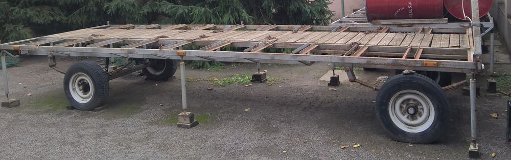 Продам легковой пчеловодческий прицеп.
