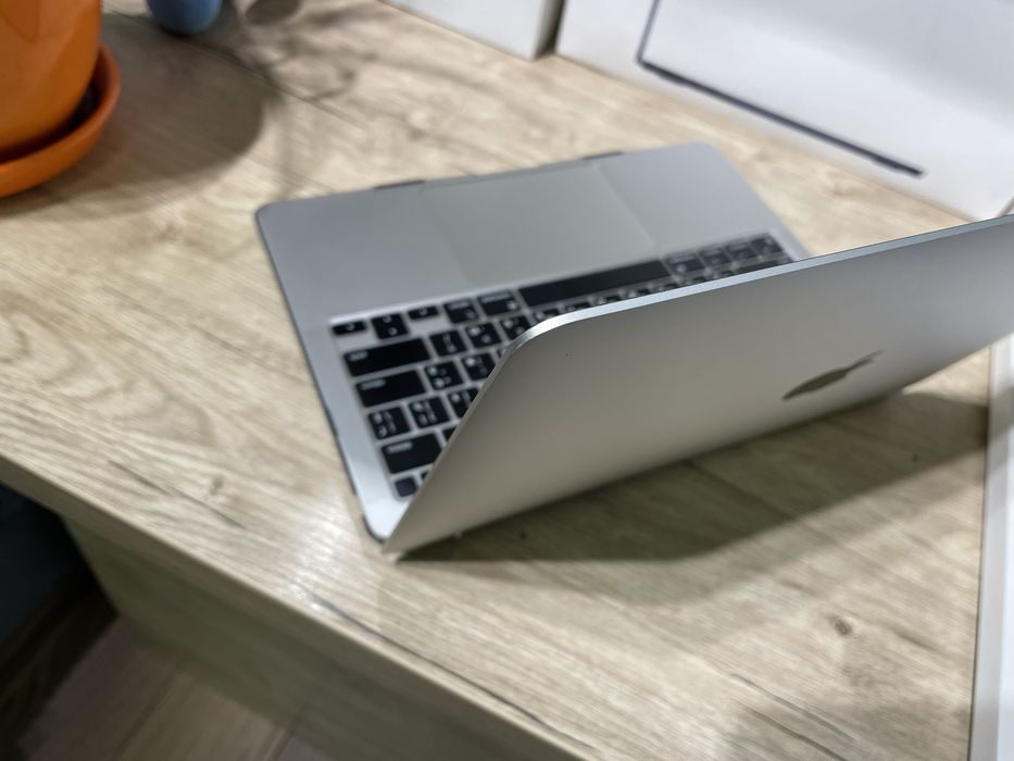 Дисплей с крышкой в сборе MacBook Air A2337 на процеесоре m1.