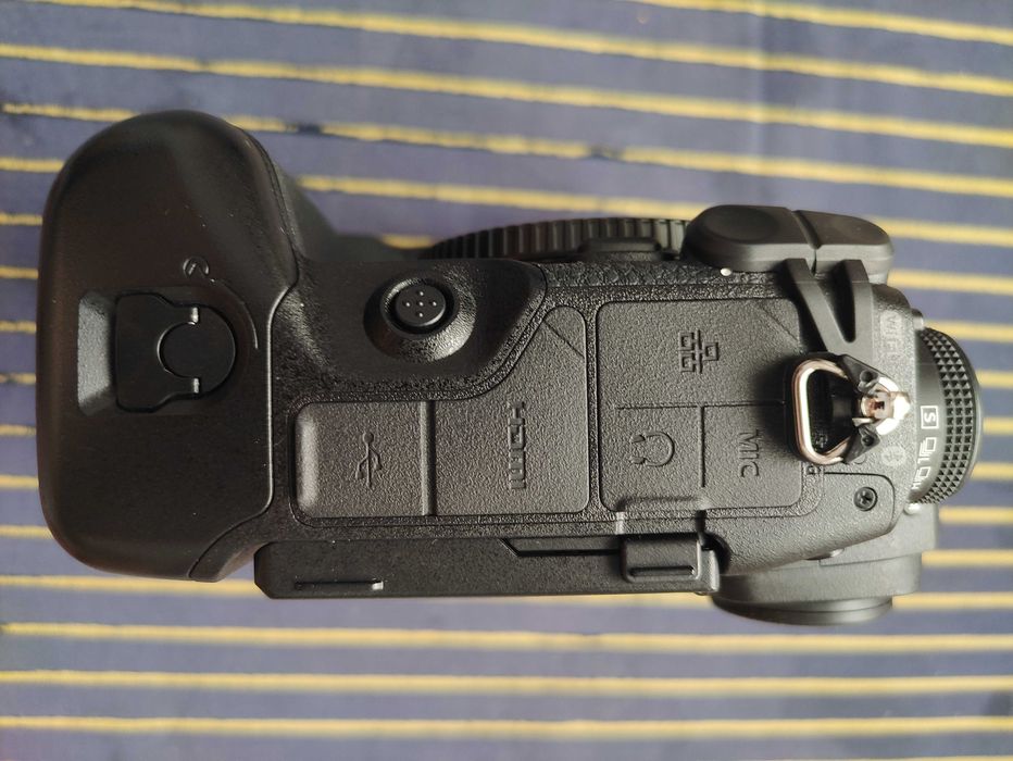 Nikon Z9 com duas baterias