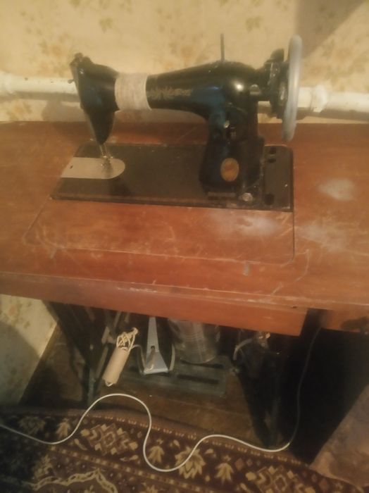 Швейная машинка Подолка