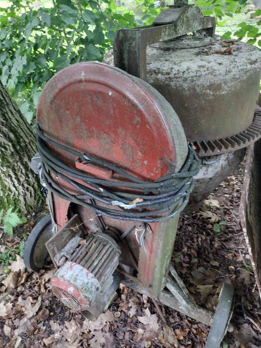 Betoniarka około 250l