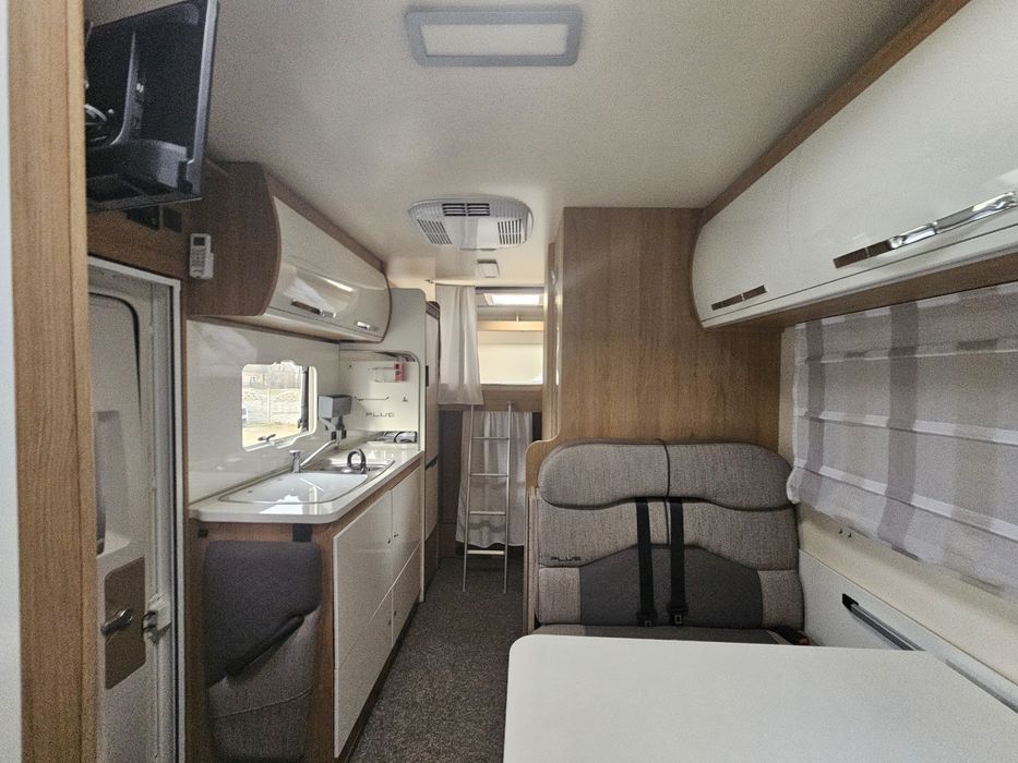 Kamper Roller Team 279 M, 6 os do jazdy, 8 do spania, klima, panele FV