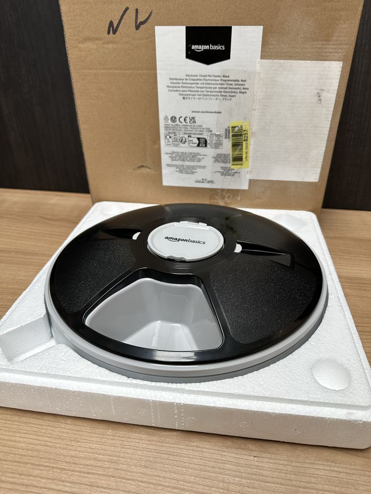 Automat do karmienia (psów,kotów itd.) Amazon Basics 6 porcji