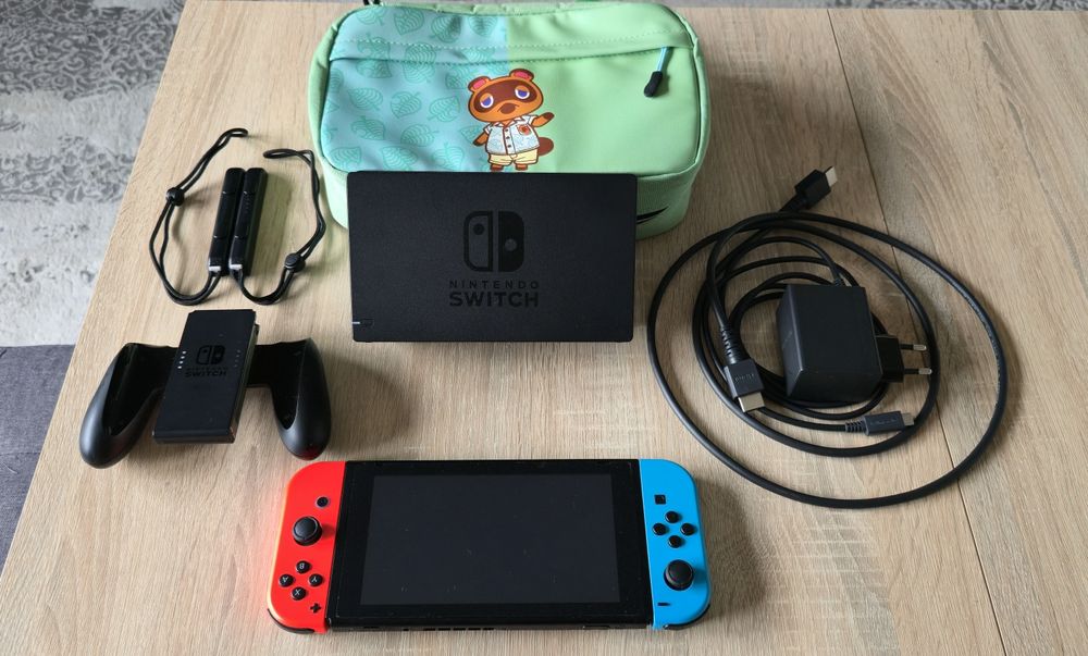 Konsola Nintendo Switch - prawie nieużywana,  stan bdb+