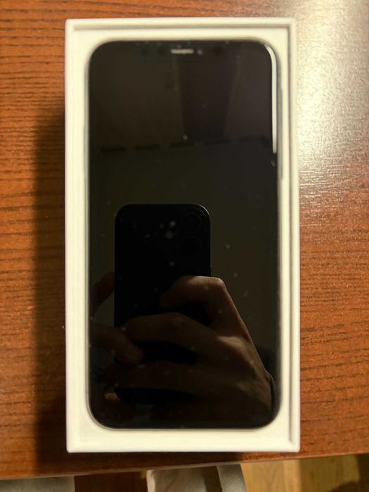 iPhone 11 Preto 64GB em excelente estado + oferta de capa