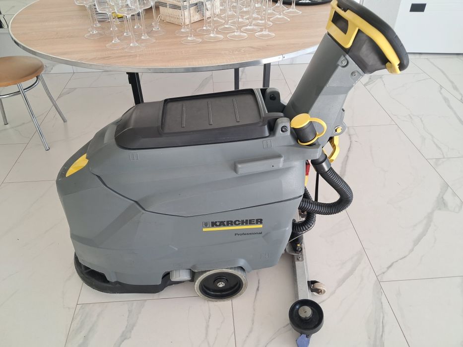 Maszyna do mycia podłóg Karcher FV