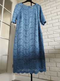 Elegancka niebieska sukienka z gipiury