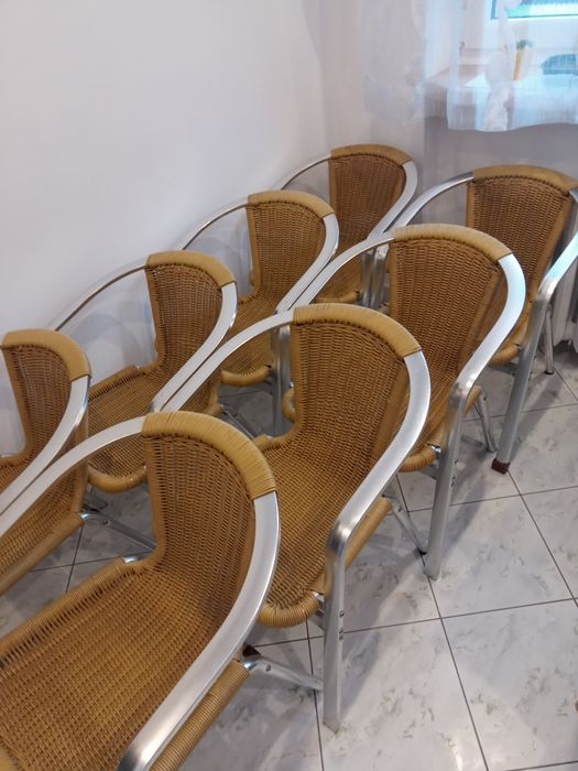 Sprzedam krzesła z grubszego,masywnego aluminium z technoratanem.