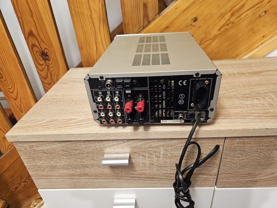 Amplituner Yamaha RX-E100