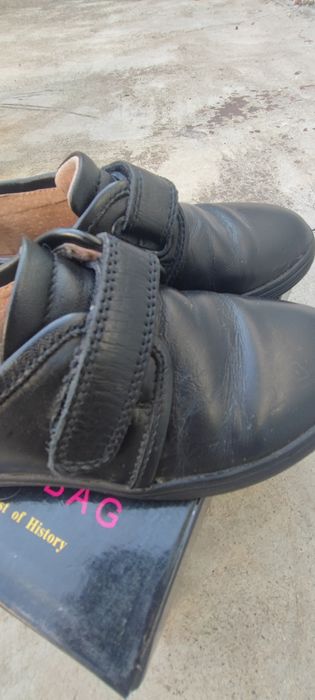 Кожаные школьные черные туфли на мальчика 28 размерн