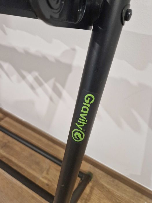 Gravity Vari-G 7 Multi Guitar Stand - até 7 instrumentos