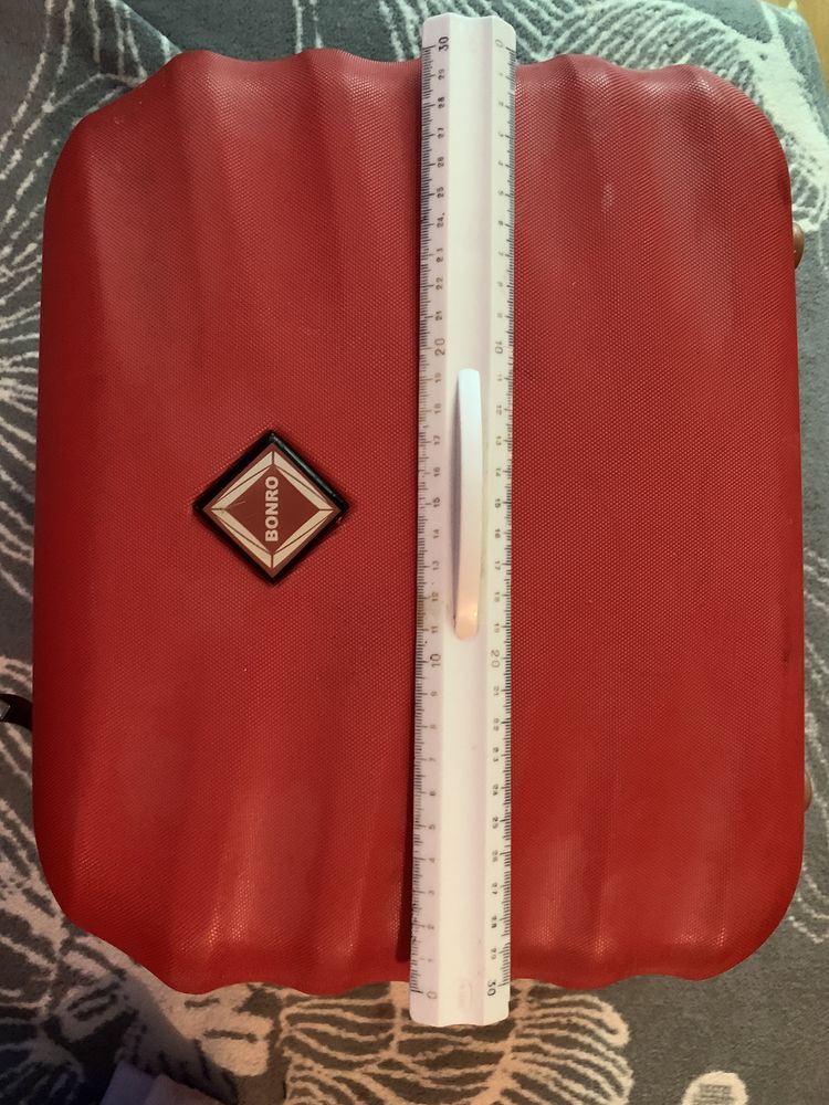 Кейс для чемодана красный