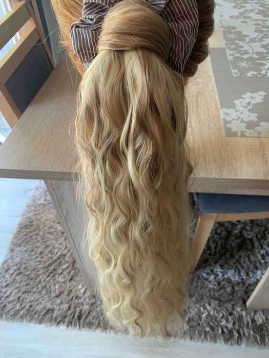 Samodzielnie doczepiany kucyk falisty mix ciemny jasny blond HITsezonu