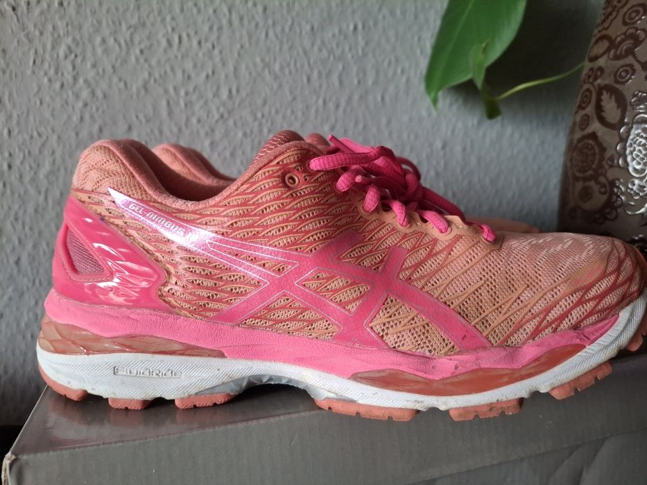 Asics  Gel  buty do biegania 40.5
