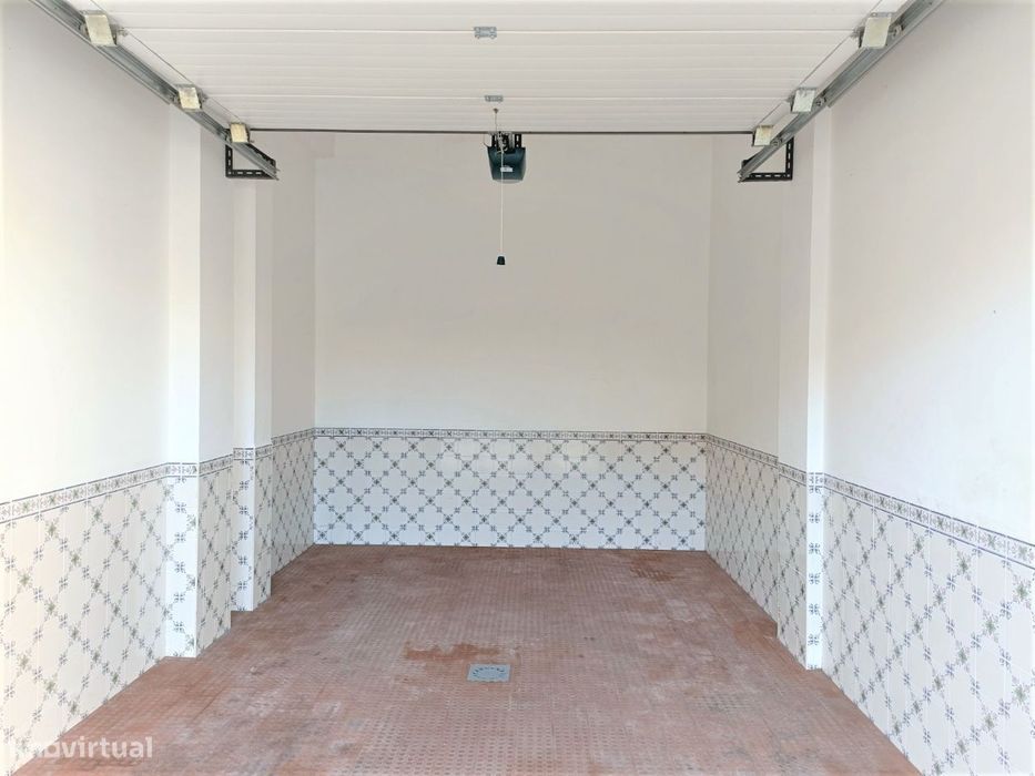 Garagem tipo box, com 18 M2 - Quinta do Chora