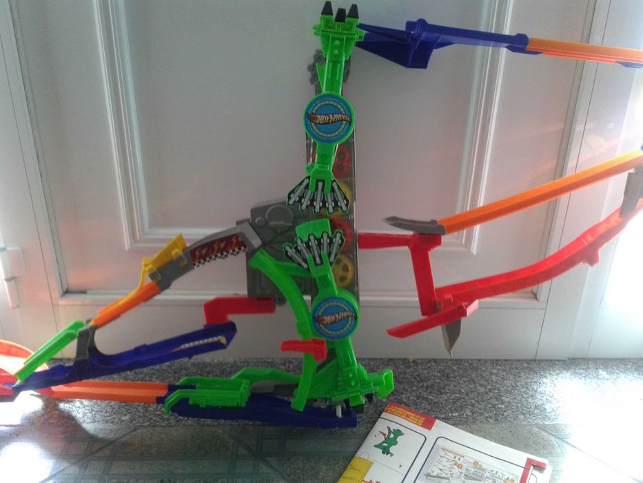 Pista FANTÁSTICA de afixação de parede da Hot Wheels Wall, como NOVA!