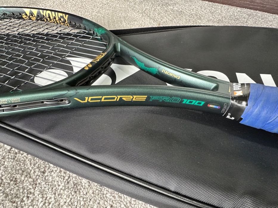 Raquete de Ténis Yonex Vcore Pro 100 com Bolsa/Capa