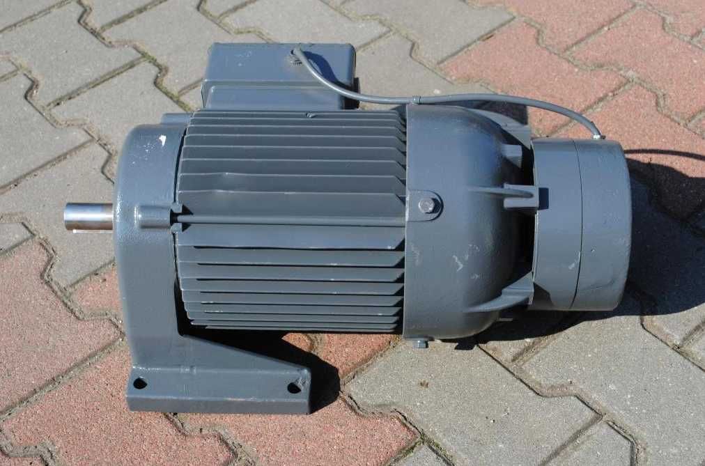 Silnik 2.2kw. 930obr./min.Hamulec, BAUER!