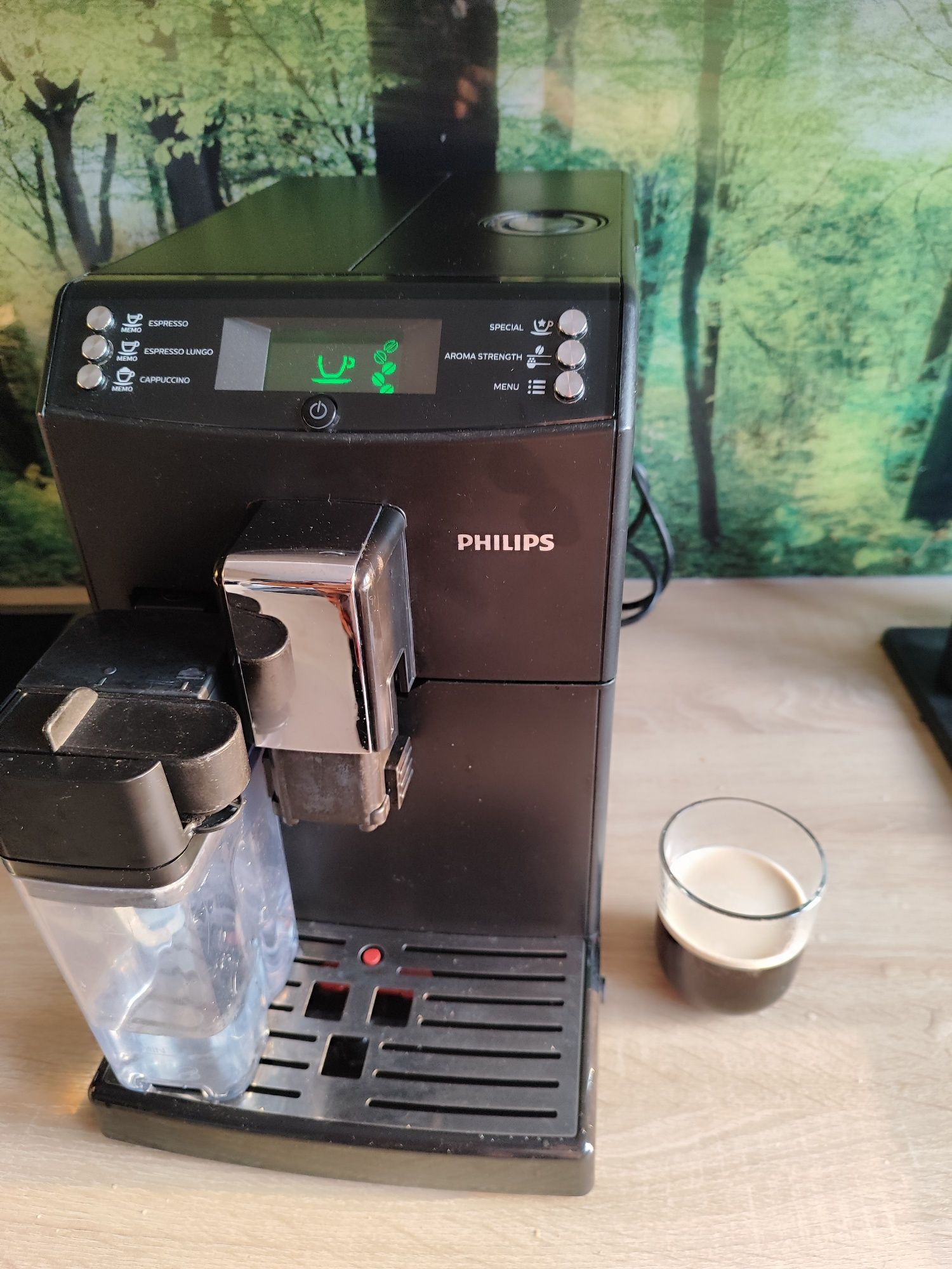 Ekspres do kawy Philips HD8834 z karafka do latte, stan bardzo dobry.