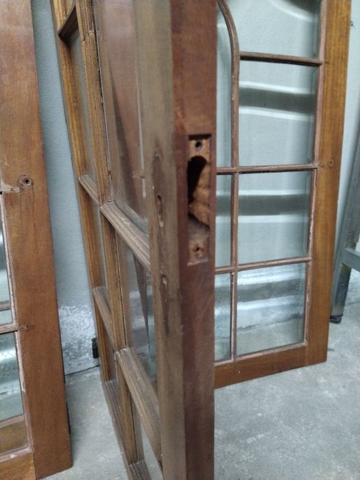 Porta de madeira com vidros