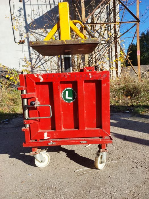 Belownica prasa  zgniatarka do kartonu makulatury odpadów smieci foli