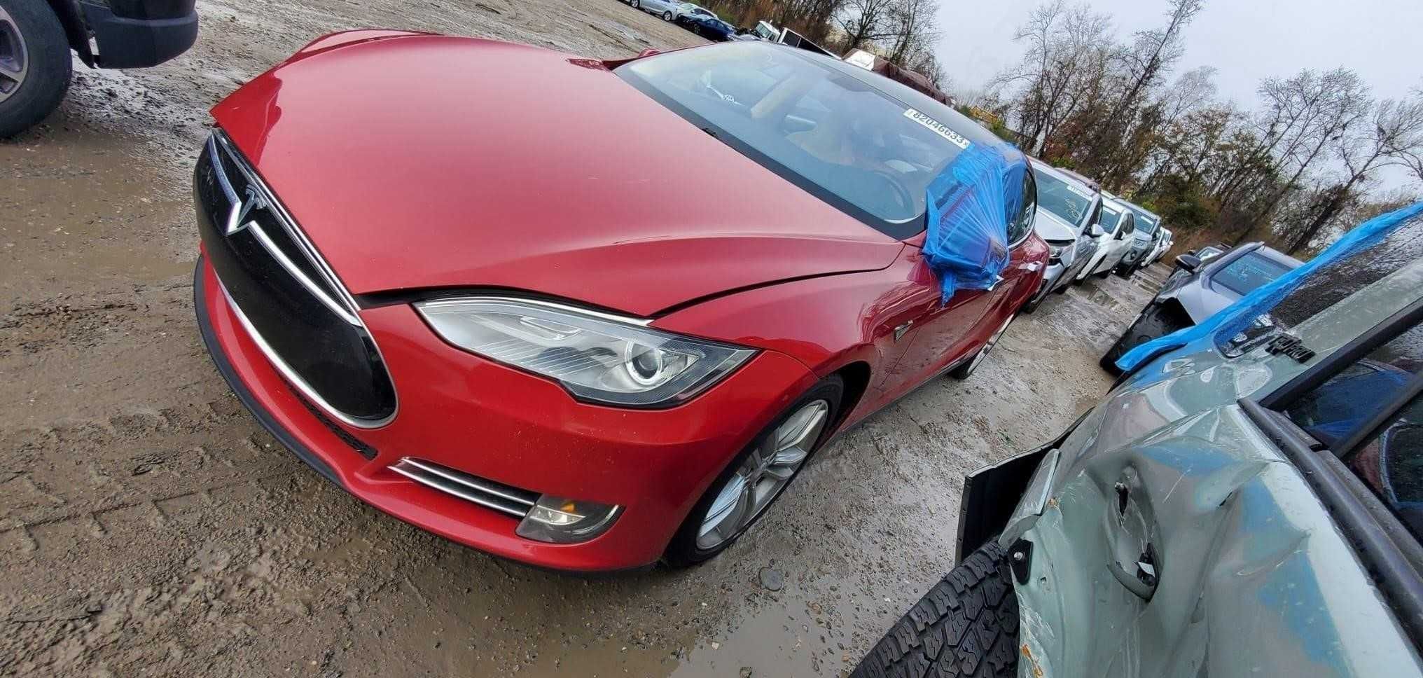 Розборка Тесла модел с Tesla Model S 2013 Разборка всі запчастини