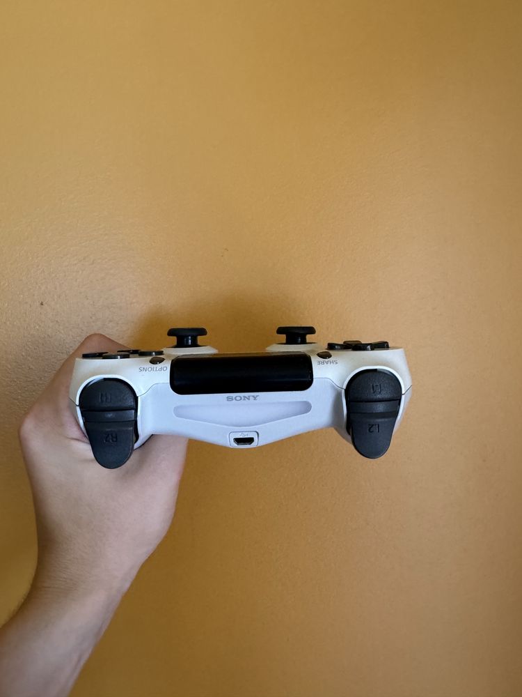 Playstation 4 pro 1 tb Branca