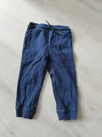 # 65 spodnie dresowe 92