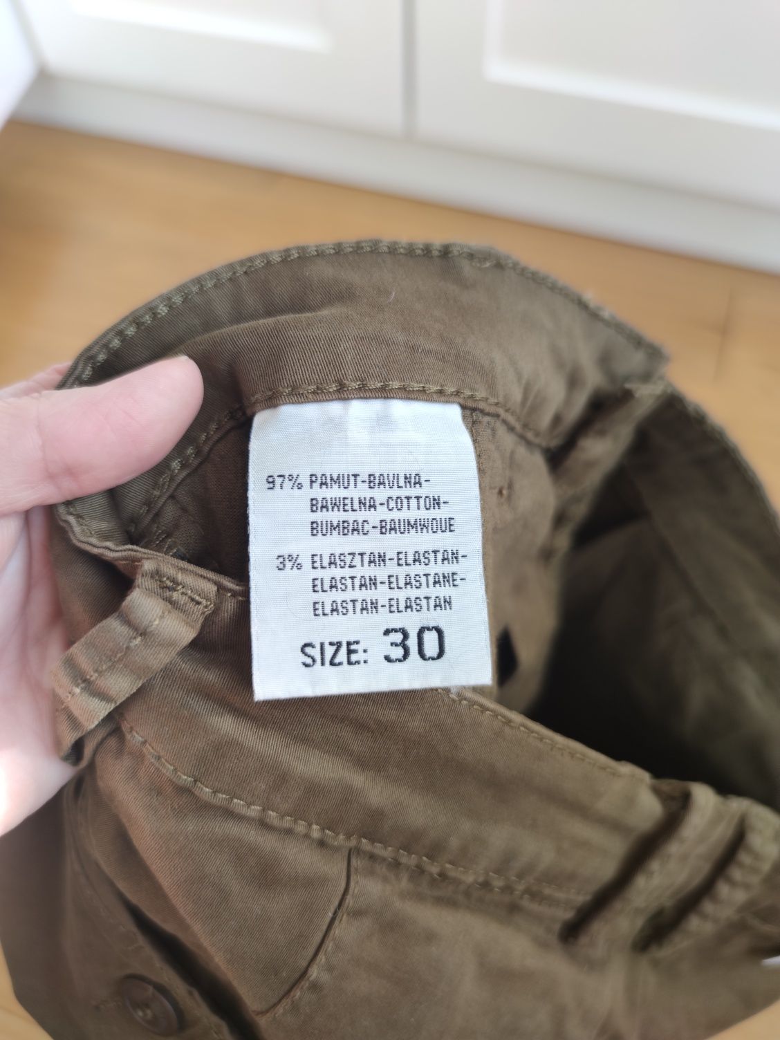 Nowe z metką spodenki męskie chłopięce zielone rozmiar 152 / 158