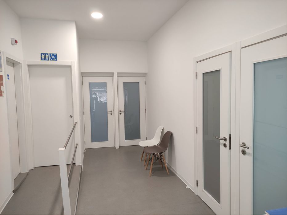 Vende-se/Arrenda-se: Espaço Comercial C/ Montra na Rua Figueira da Foz