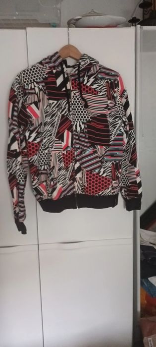 Casaco com fecho Lightning Bolt XS- medidas nas fotografias