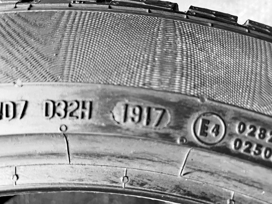 Шини Б/в 295.40.19 пара Continental