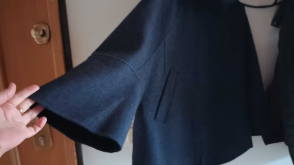 Ponche azul escuro, em fazenda, super confortável e quentinho