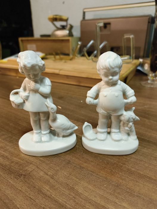 Dziewczynka i chłopiec figurki