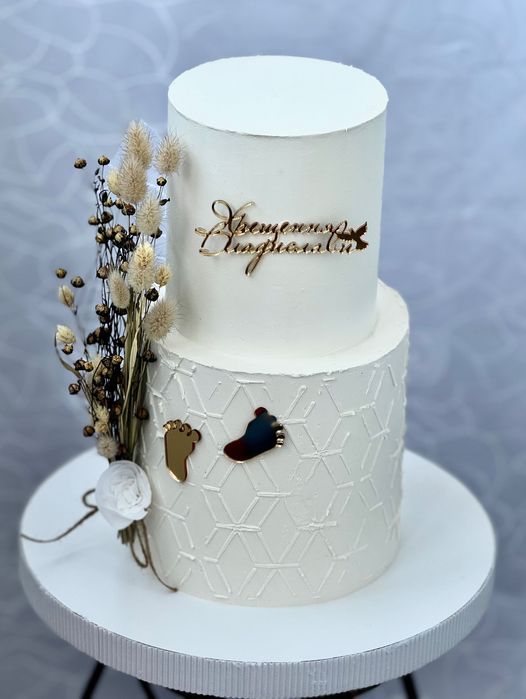 Торти, короваї, кенді бар на замовлення.