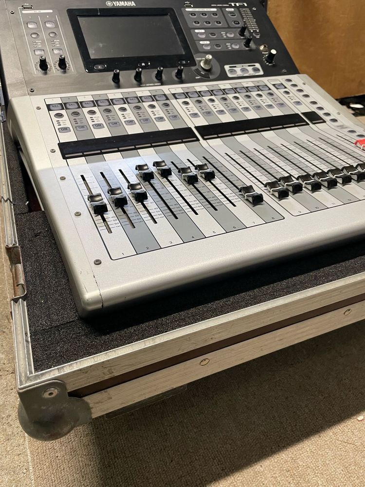 Yamaha TF 1 com hardcase