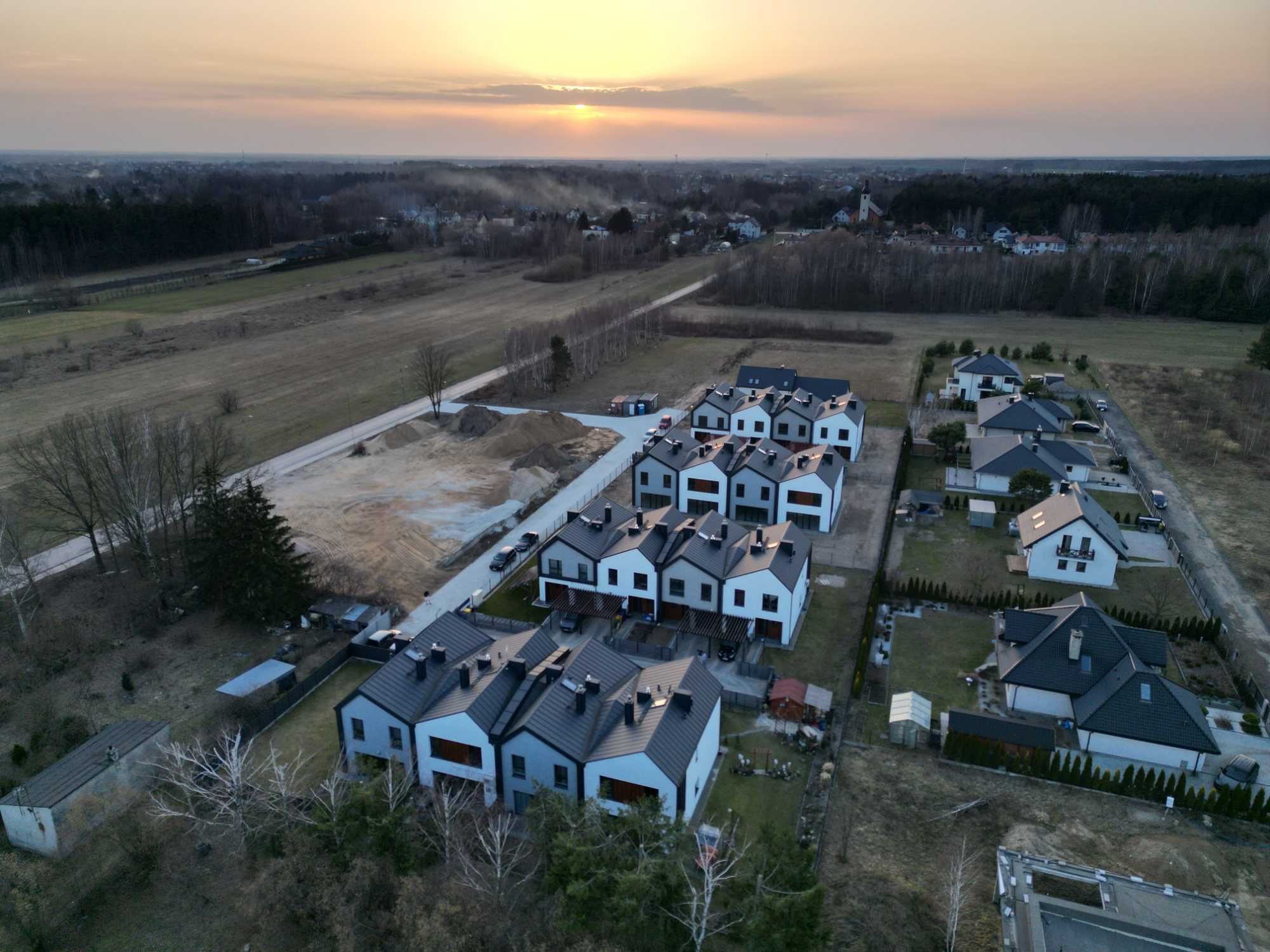 Segment z garażem/335 m2 ogródek i podjazd,