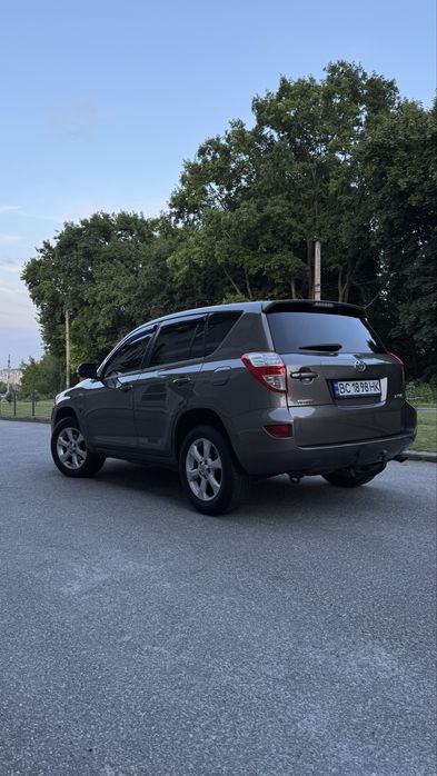 Автомобіль у чудовому стані.