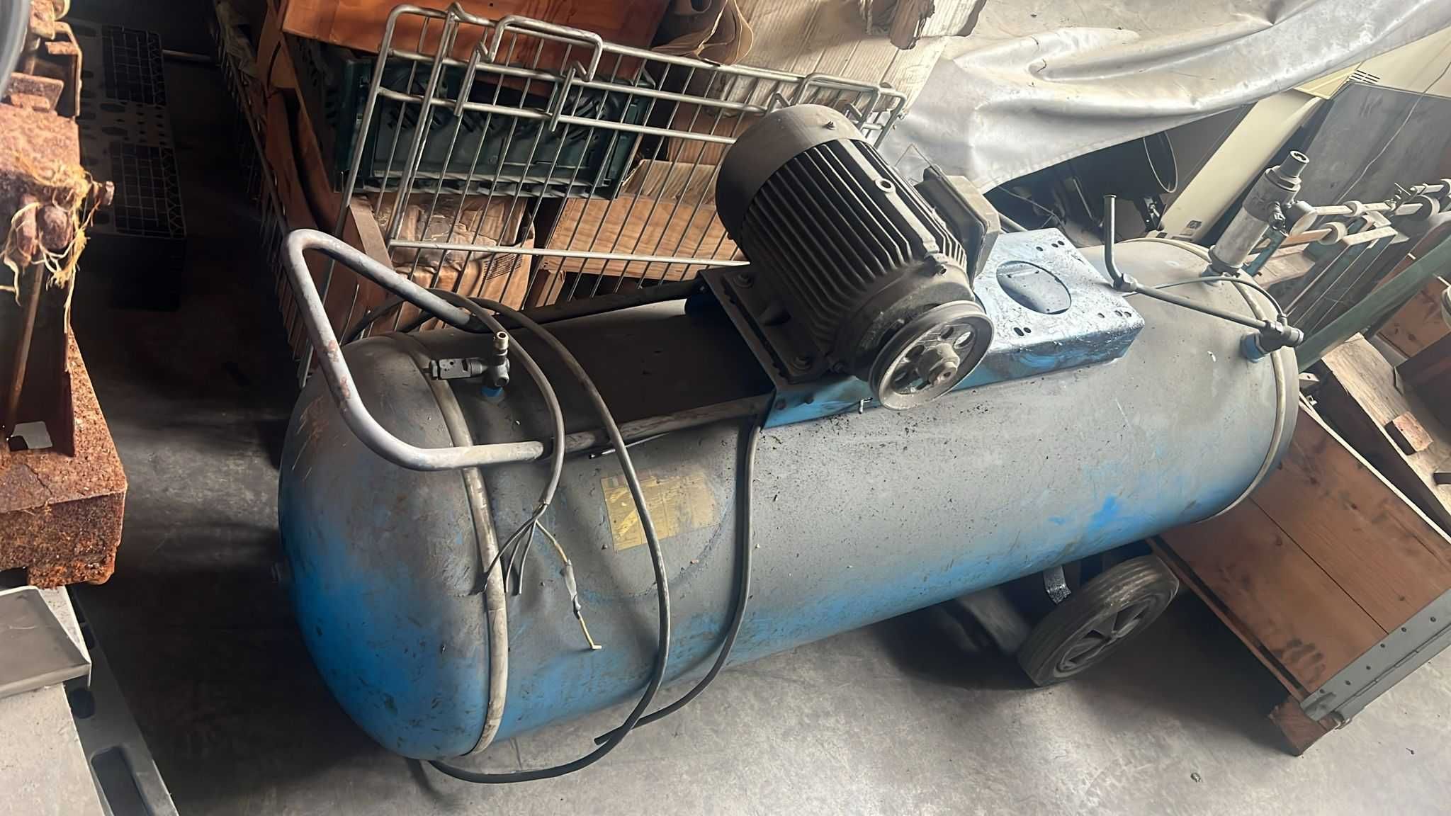 Bidons e Depositos de Metal e de platicos de 30L e 50L e 200L a 1000L