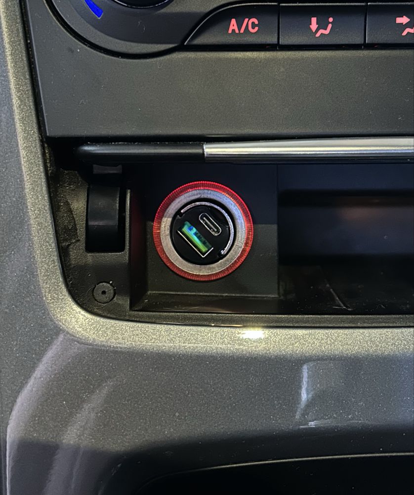 Зарядка в прикуриватель авто