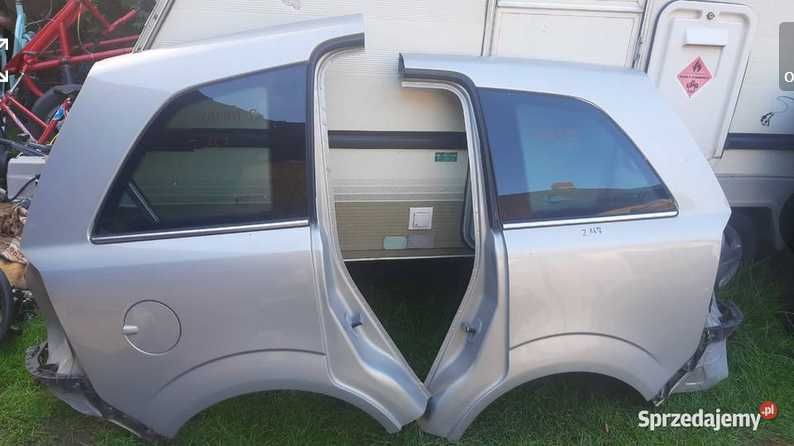 błotnik tylny tył prawy Opel Zafira B