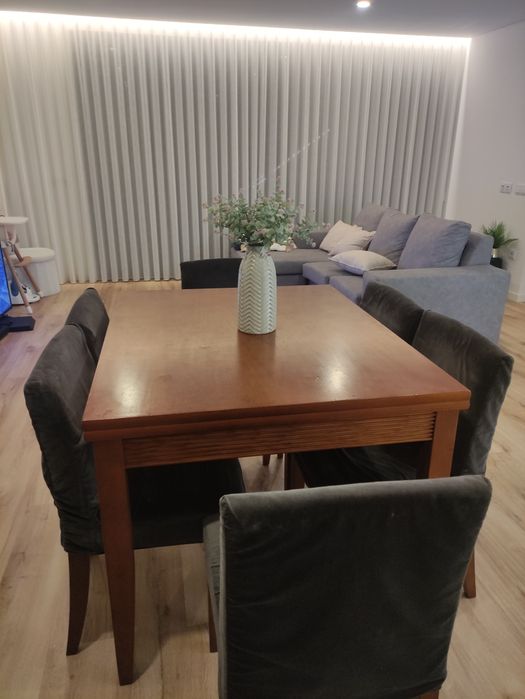 Mesa de jantar extensível e 6 cadeiras