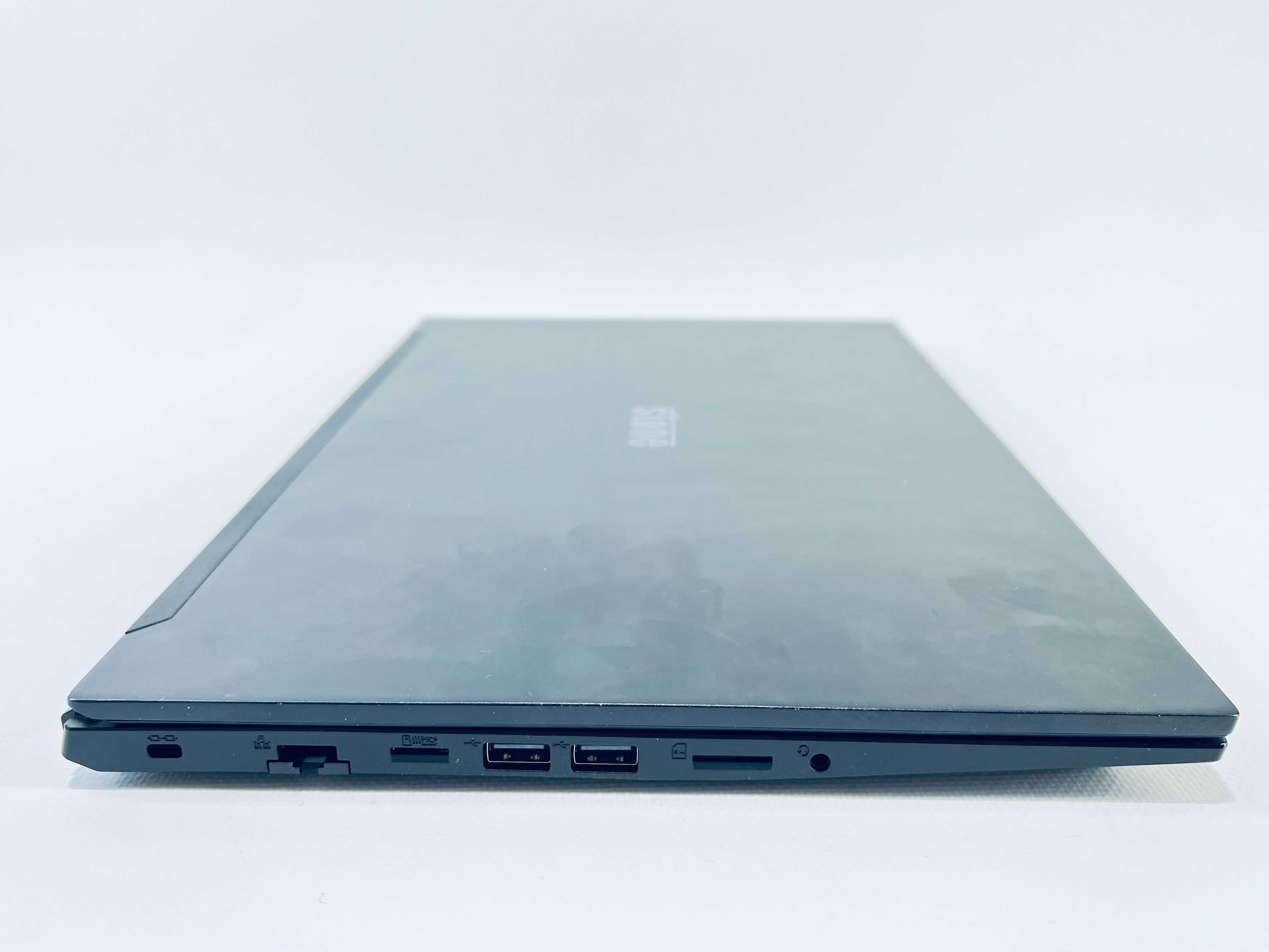 Stonebook Pro P105E / i5-10210U / 8GB / 256 GB 15.6 TN HD 1920x1080