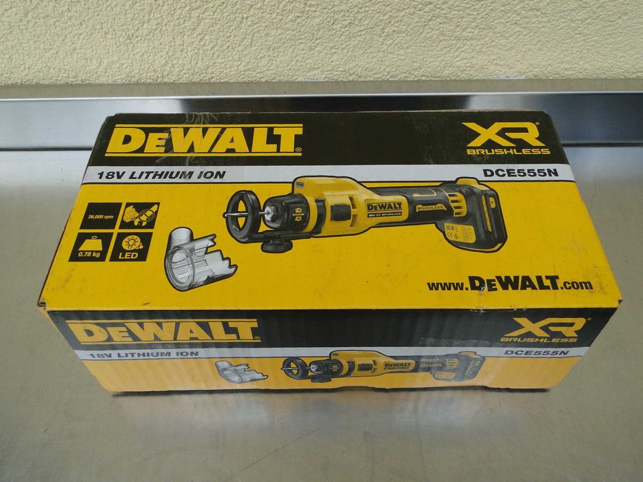DeWalt DCE555, Akumulatorowa frezarka do płyt G/K, Solo, Nowa