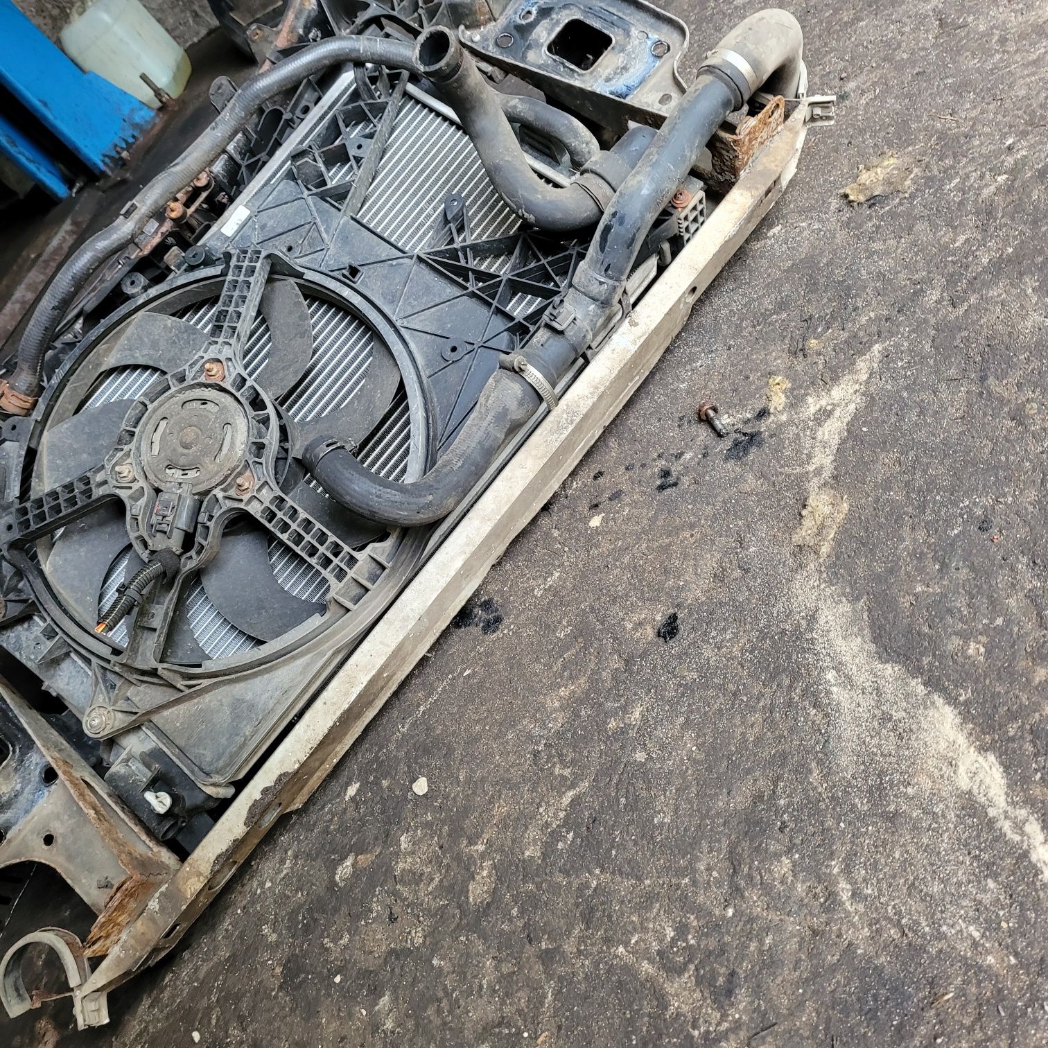 Pas przedni wzmocnienie czołowe chłodnice opel Corsa D 1.3CDTI 2008r