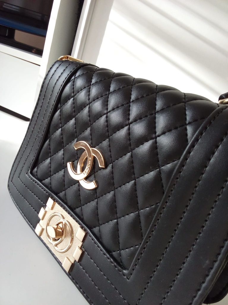 Perfect vintage  retro leather cross body bag Chanel great condition