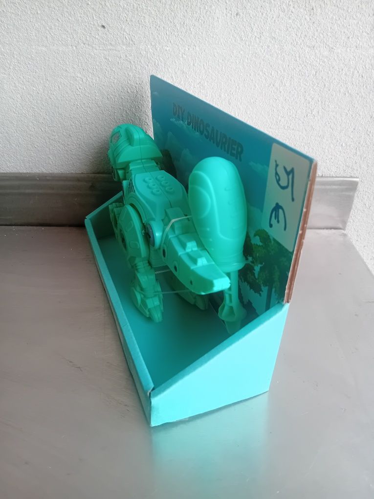 DIY dinoassaur.  .