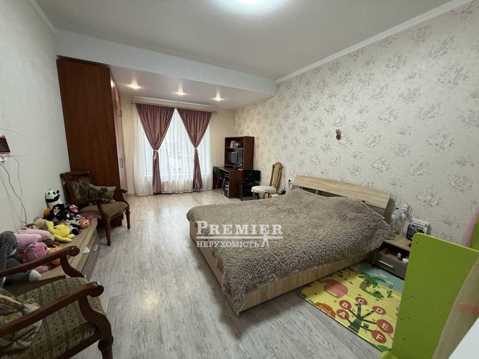 Продам 2 кімнатну квартиру площею 94 кв.м. з ремонтом у моря