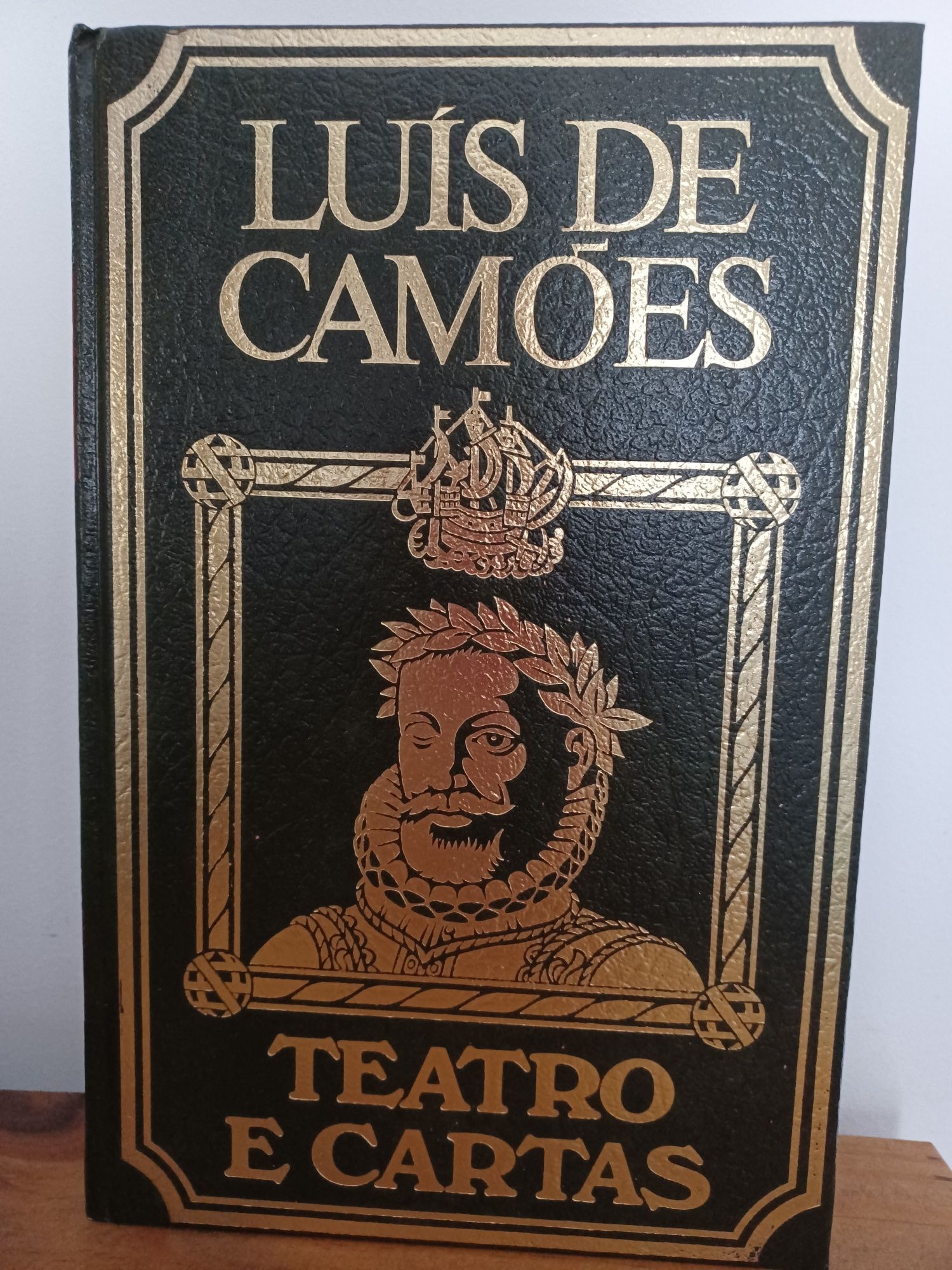 3 volumes dos Lusíadas