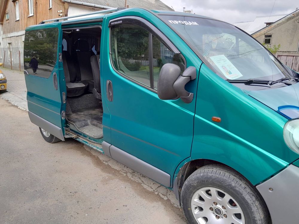 Opel  Vivaro пасажир